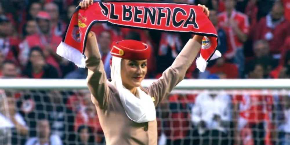 Emirates realiz&oacute; una particular activaci&oacute;n el pleno campo de juego del Benfica