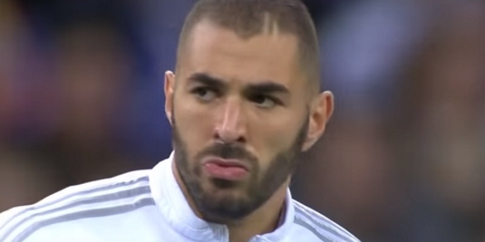 Por escupir tras el himno, piden la expulsión de Benzema de la Selección