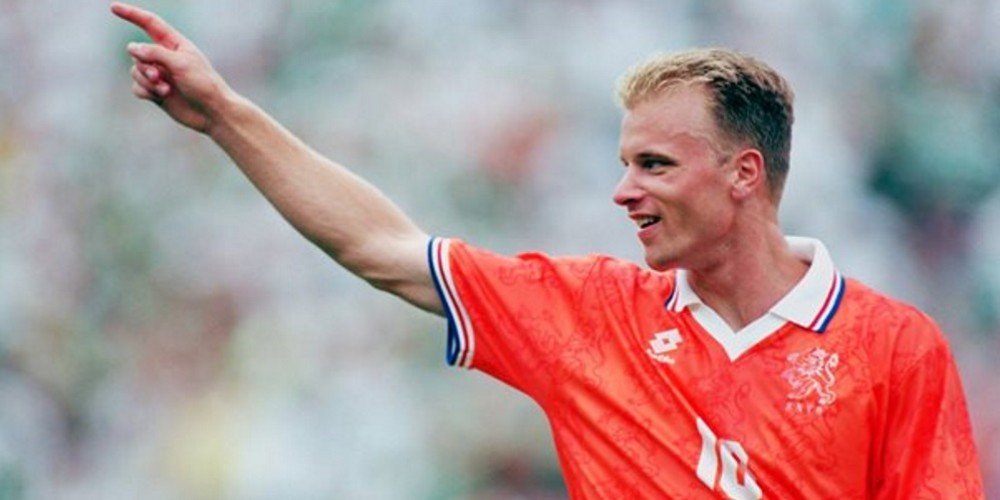 Dennis Bergkamp hizo sillas para su casa con las camisetas que jugó