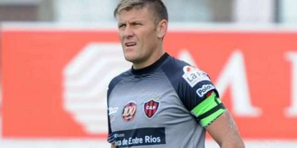 &iquest;Se neg&oacute; a patear un penal para no ser el m&aacute;s veterano en marcar en el f&uacute;tbol argentino?