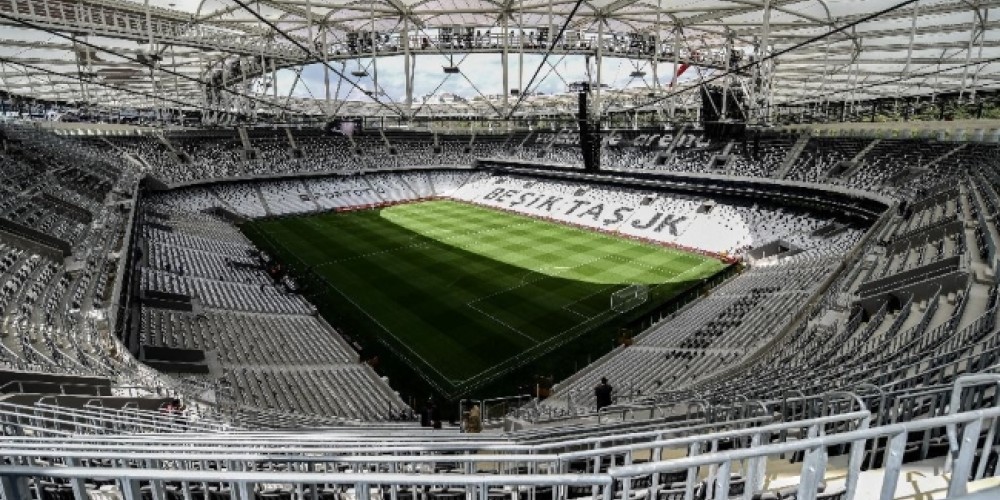 El Besiktas presentó su nuevo estadio con pantallas en todos los asientos