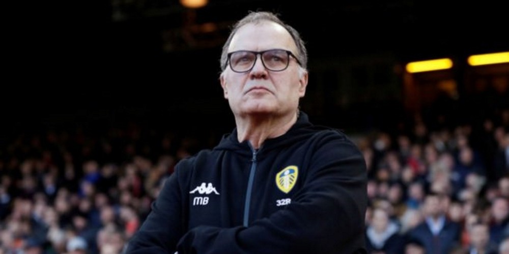 Furor por El Loco: venden tarjetas de Bielsa y de su traductor en Leeds