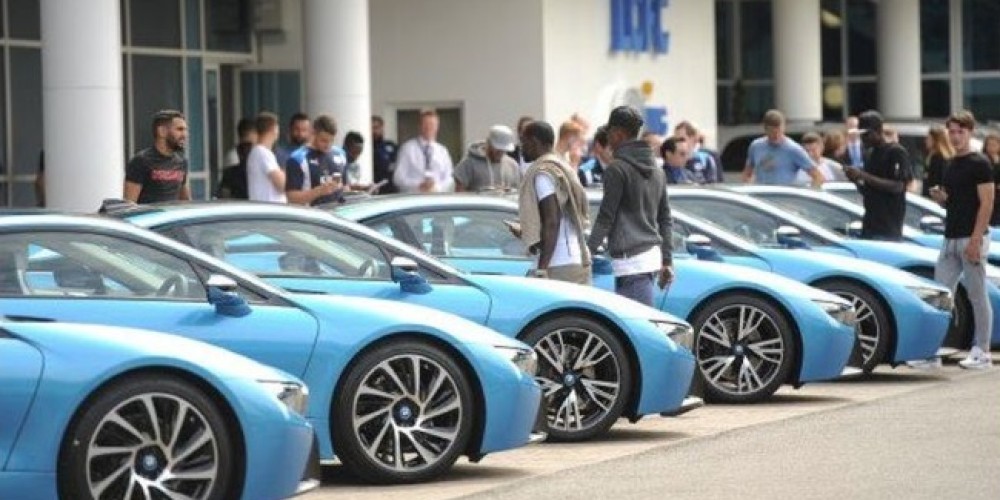El due&ntilde;o del Leicester le regal&oacute; un lujoso BMW a cada jugador