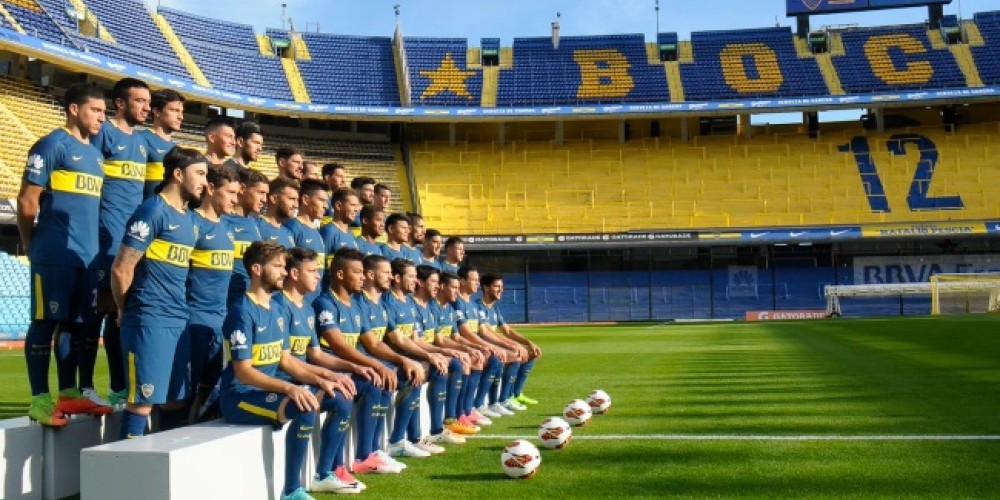 Boca presentó su foto oficial con el espacio para sumar refuerzos con Photoshop