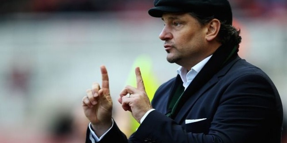 Un ex jugador del Bolton evita la quiebra del club