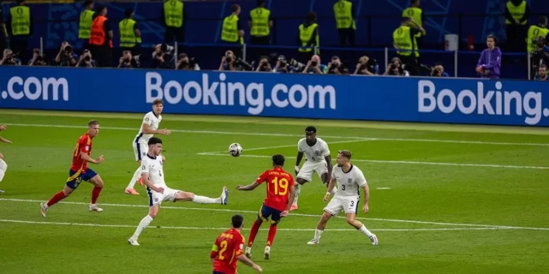 Booking.com ampl&iacute;a su alianza con UEFA hasta 2029
