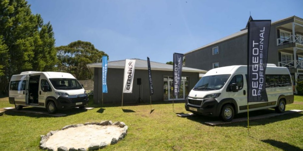 Peugeot y Citroën presentaron la Boxer y Jumper Minibus 17+1