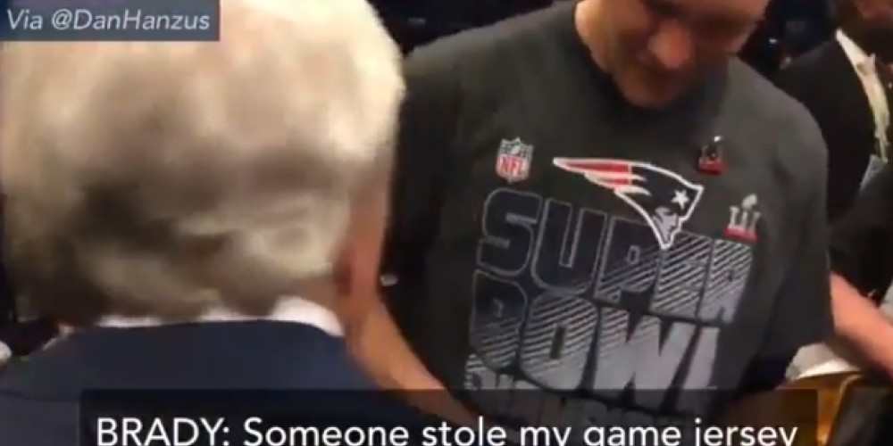La historia del periodista mexicano que rob&oacute; la camiseta de Tom Brady