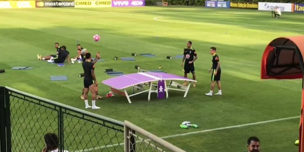 Brasil entrena un nuevo deporte que promueve Ronaldinho previo a su fecha por Eliminatorias