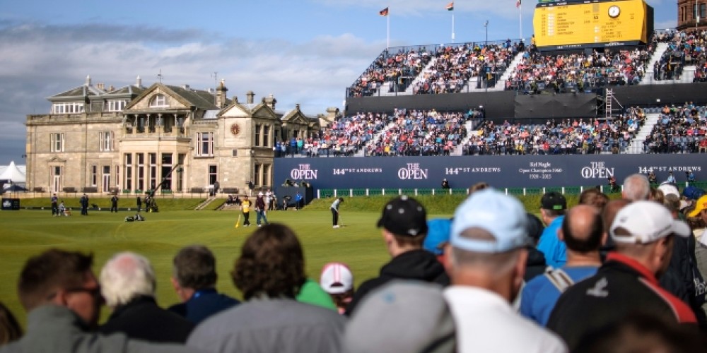 As&iacute; funciona el British Open, en donde los espectadores forman una lista para sacarse &ldquo;selfies&rdquo; con los jugadores