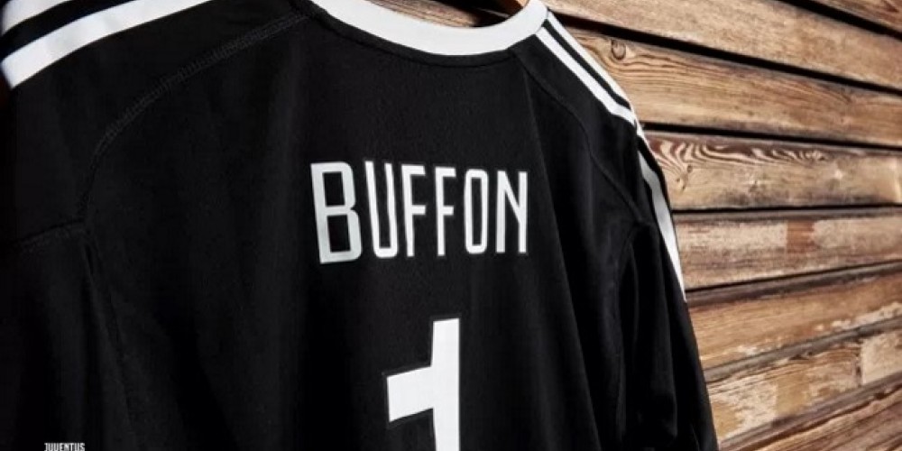 Se presentó una camiseta especial por el 40° aniversario de Gianluigi Buffon