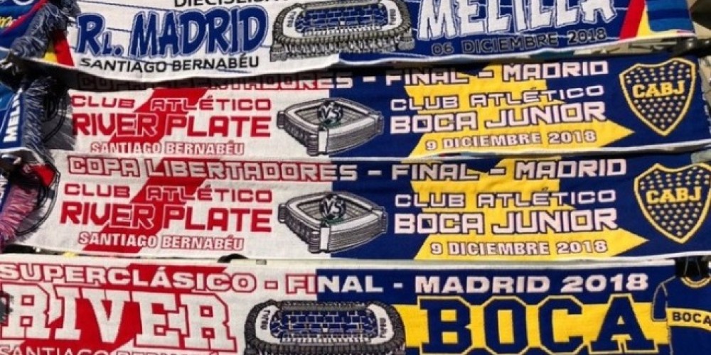 En España ya venden bufandas de la Súper final con los nombres de los clubes mal escritos