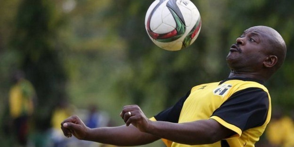 El presidente que apres&oacute; al entrenador rival tras recibir muchas patadas en un partido de f&uacute;tbol