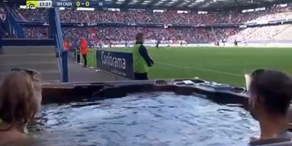 Un jacuzzi dentro del campo de juego, la última activación comercial del fútbol francés