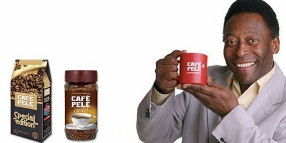 La curiosa activaci&oacute;n del &ldquo;Caf&eacute; Pel&eacute;&rdquo; en Buenos Aires