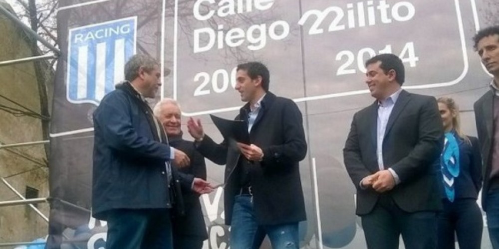Se inauguró la calle Diego Milito