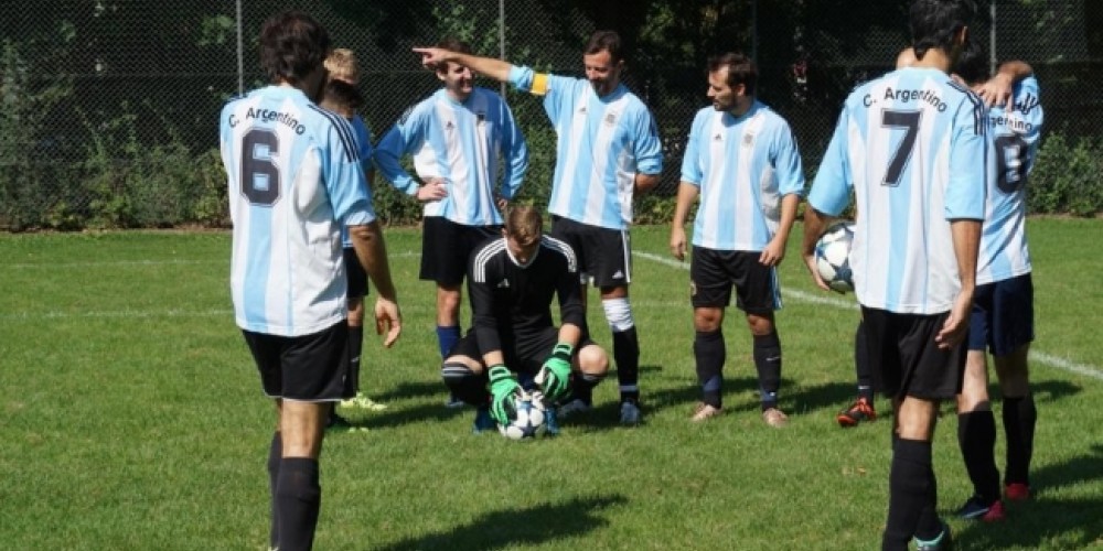 CAM, el equipo de argentinos que pelea por ascender en el fútbol alemán