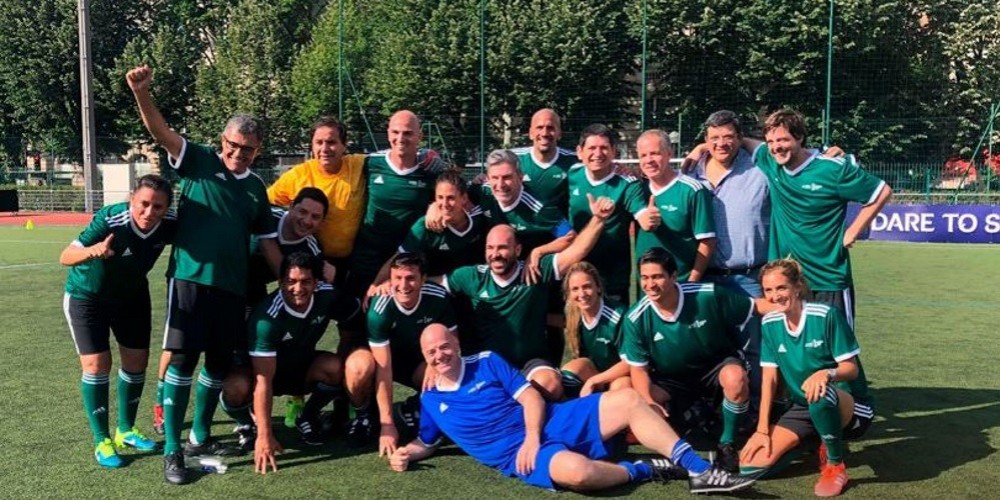 El partido de f&uacute;tbol mixto que jugaron Ver&oacute;n, Cambiasso y Zanetti en la previa del Mundial de Francia 2019