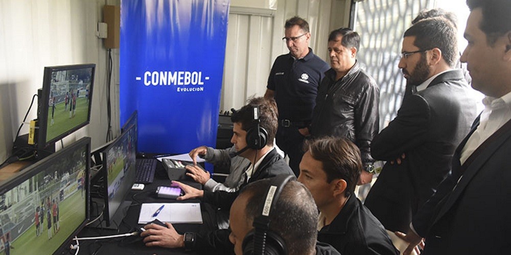 Se revelaron los cambios que planea la CONMEBOL para el VAR en Sudam&eacute;rica