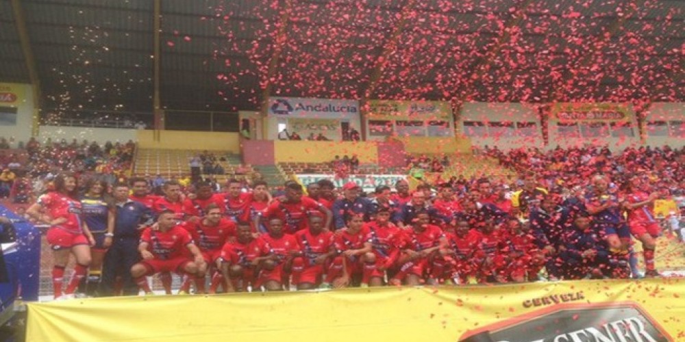 El Nacional de Quito difundió su camiseta Lotto