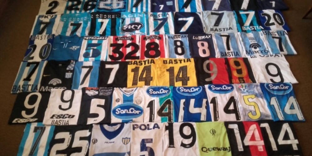 El fan&aacute;tico que tiene la colecci&oacute;n completa de camisetas del &ldquo;Polaco&rdquo; Bast&iacute;a y dos tatuajes