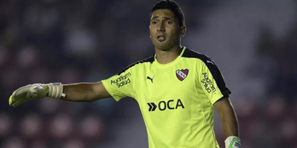 A Mart&iacute;n Campa&ntilde;a le dieron los tres goles frente al Santos y sus compa&ntilde;eros le firmaron una pelota por el hat-trick