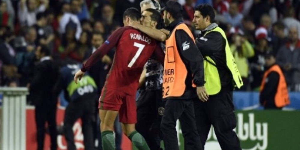 La UEFA pidi&oacute; a las selecciones que dejen de entrar con familiares a las canchas