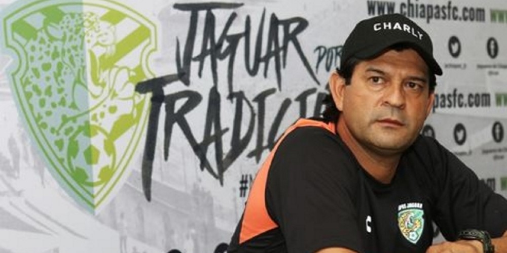 Saturnino Cardozo fue echado y recontratado al día siguiente