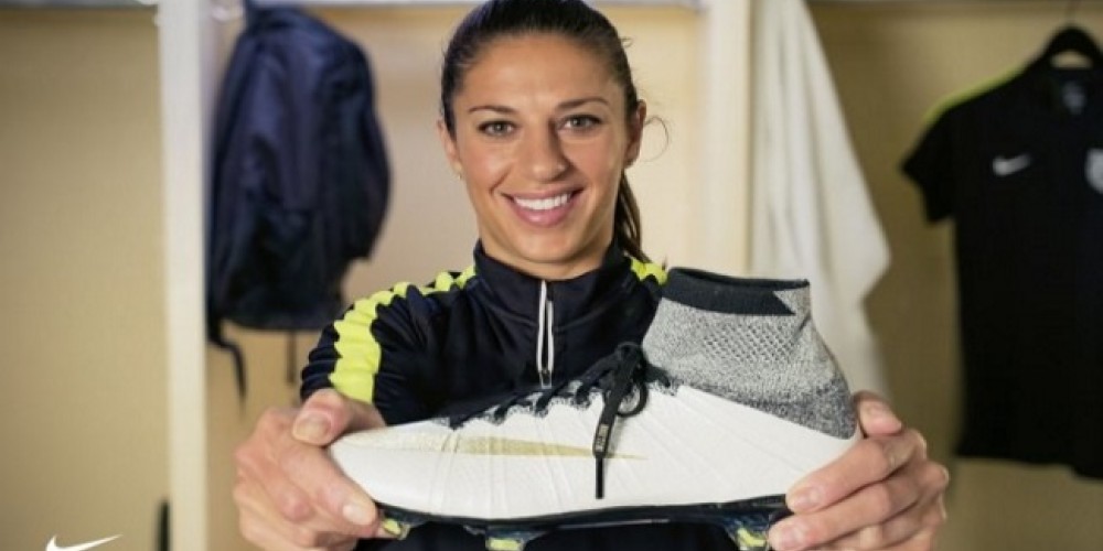 Carli Lloyd y Nike lanzaron un nuevo modelo de botines alusivo a su Bal&oacute;n de Oro