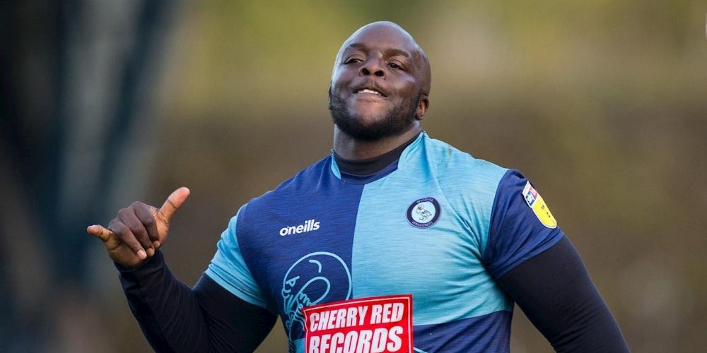 El futbolista con mayor físico de todo FIFA 20 que juega en el ascenso inglés