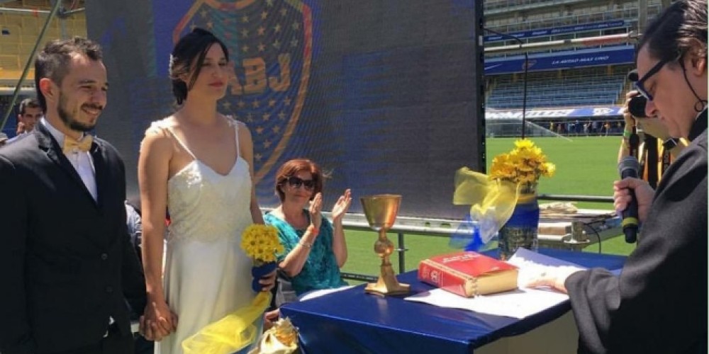 Dos hinchas de Boca cumplieron su sue&ntilde;o y se casaron en La Bombonera