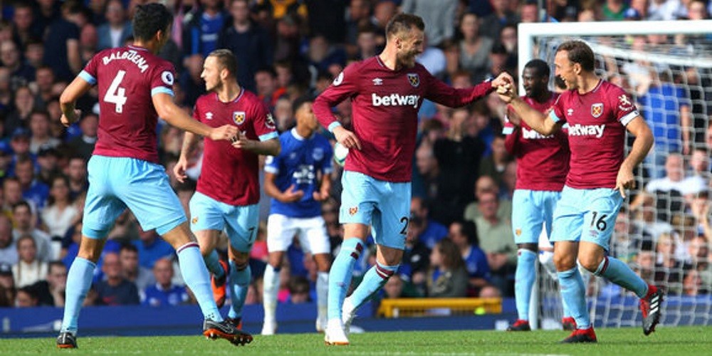 Las casas de apuestas tomaron el control de las camisetas de la Premier League