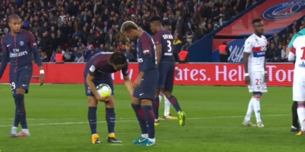 Cavani rechazó un millón de euros para cederle los penales a Neymar Jr.