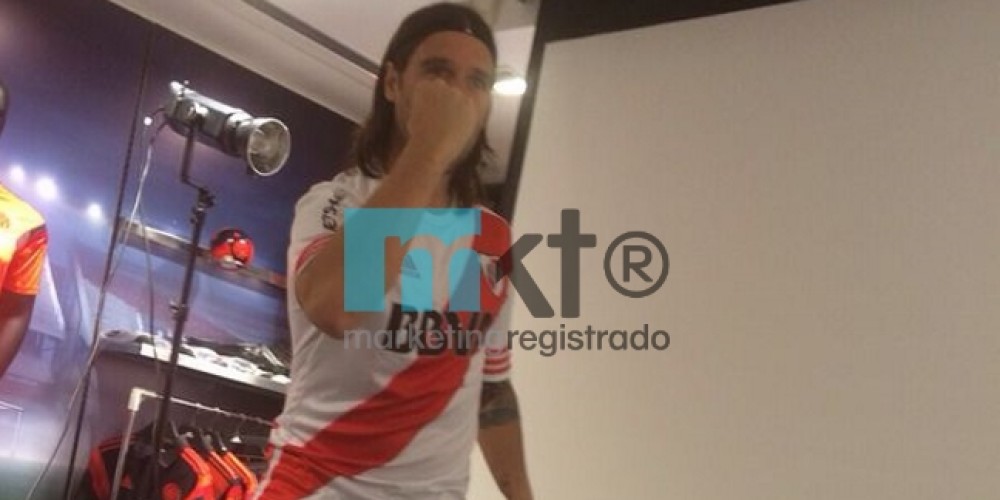 As&iacute; fue el backstage de las fotos de Cavenaghi y la nueva camiseta adidas de River