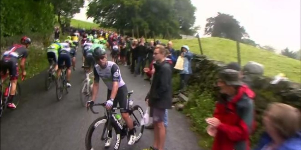 Un ciclista paró una carrera por un Selfie-Stick