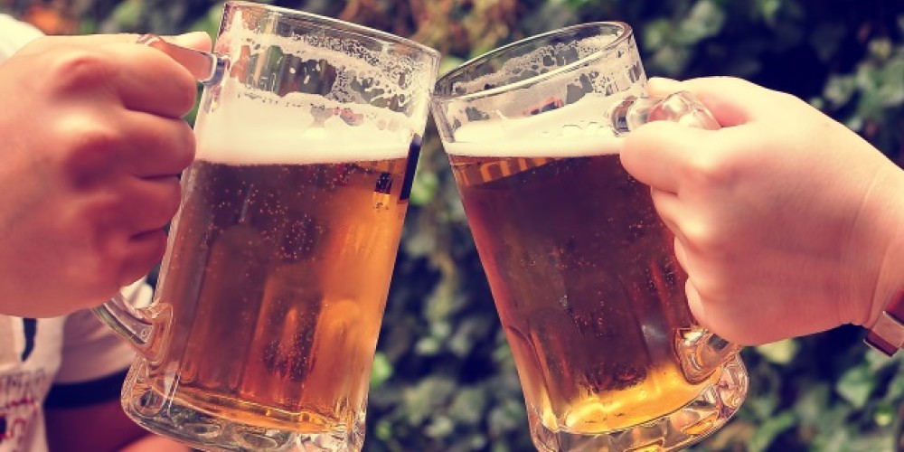 Tomar cerveza despu&eacute;s de correr ayuda a hidratarse mejor