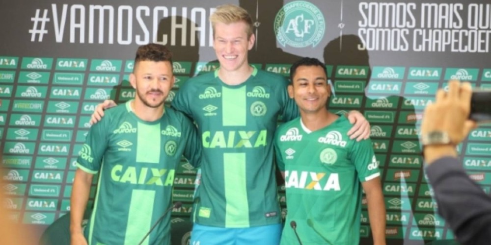 Chapecoense present&oacute; oficialmente a sus tres refuerzos