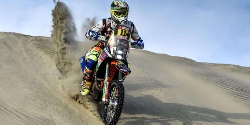 Chavo Salvatierra le hace frente al desierto peruano y mantiene su posición en la tercera etapa del Rally Dakar