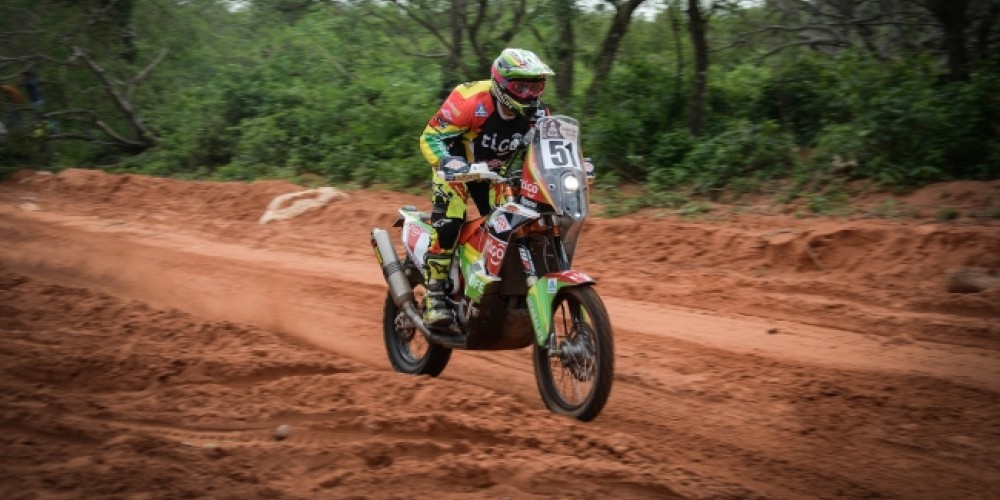 Chavo Salvatierra acelera a fondo y lidera a las motos en la Integración del Oriente