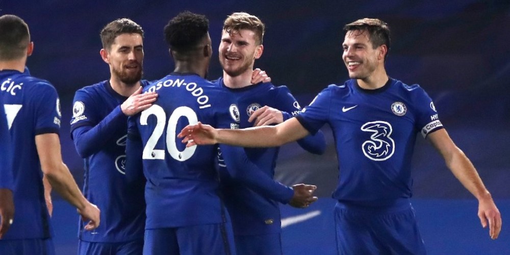 ¿Por qué los jugadores del Chelsea calientan sus botines en un microondas antes de los partidos?