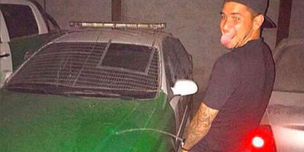 En Chile despidieron a un jugador por orinar un auto de polic&iacute;a
