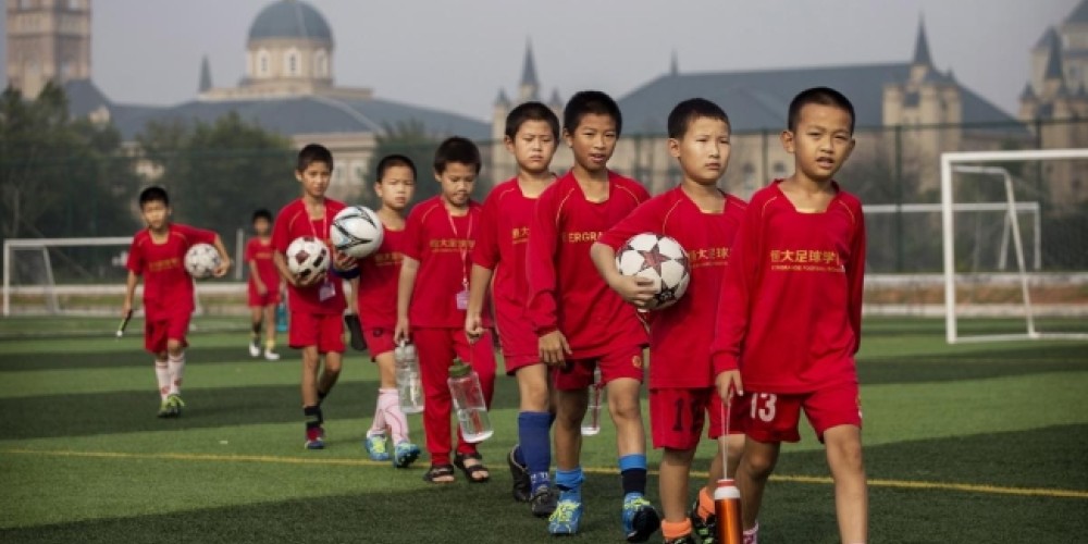 China busca ‘fabricar’ millones de futbolistas en 8 años