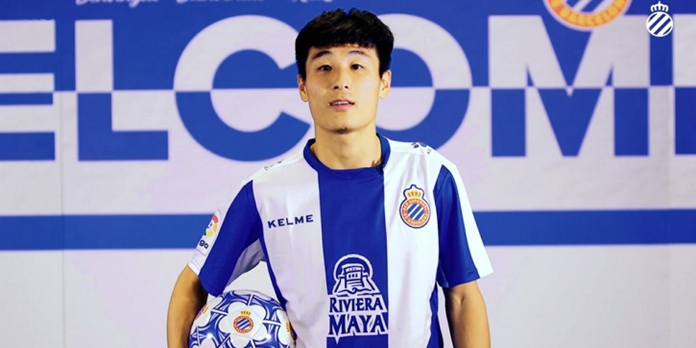 ¿Cómo la llegada de un refuerzo extranjero genera nuevas posibilidades comerciales para un equipo?