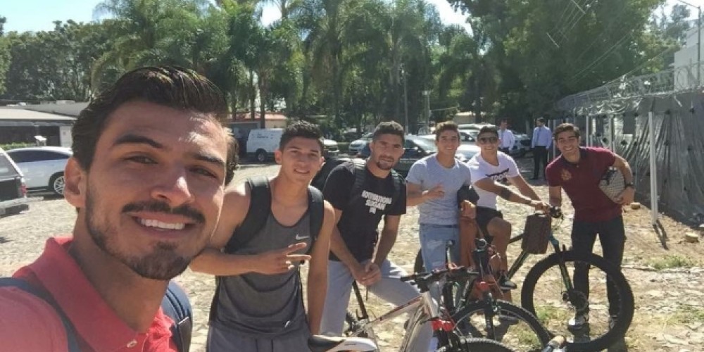 La historia del equipo que fue a entrenar en bicicleta como protesta a la inflaci&oacute;n