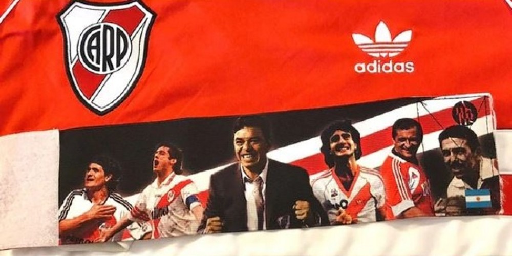 Las curiosas cintas de capit&aacute;n que homenajean a los &iacute;dolos de River y que son usadas por los equipos del club