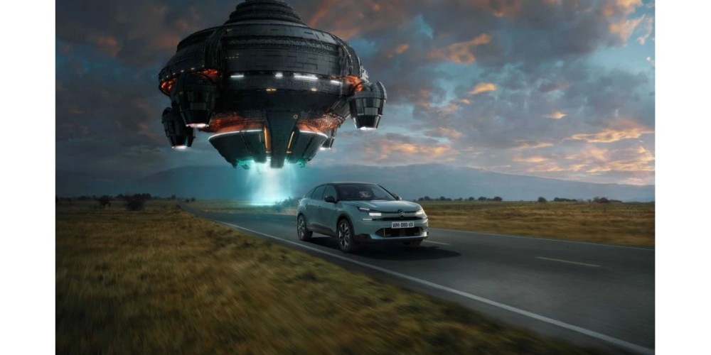 Citro&euml;n lanza una campa&ntilde;a intergal&aacute;tica para el nuevo C4 H&iacute;brido