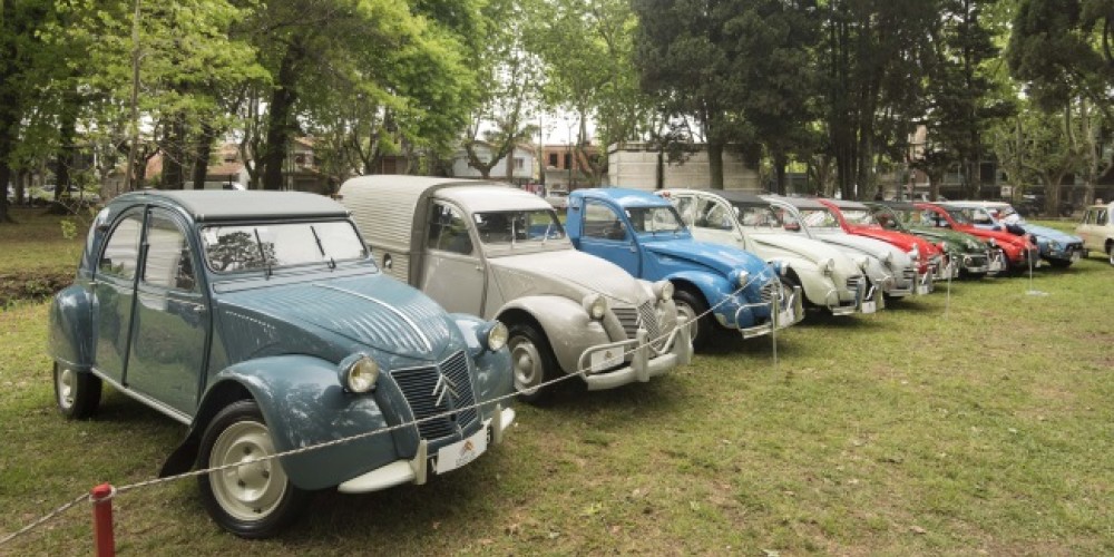 El Citro&euml;n 2CV festej&oacute; sus 70 a&ntilde;os en Autocl&aacute;sica