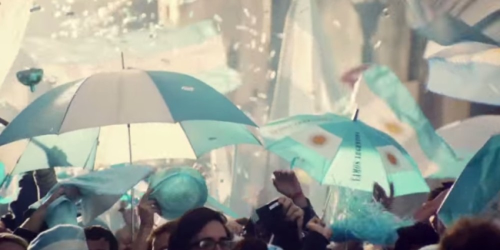 “Qué lindo es el fútbol”, la nueva campaña de Claro en Argentina