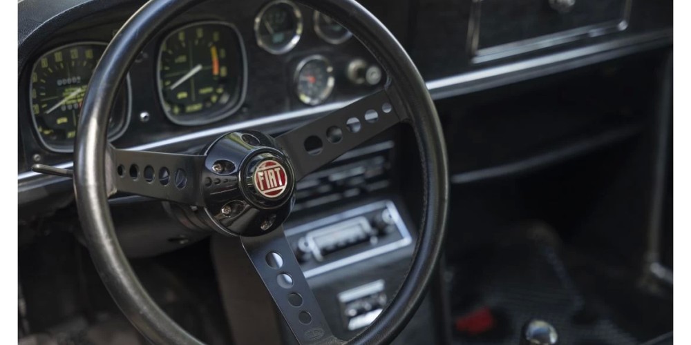 Los clásicos de Fiat celebraron los 125 años de la marca en Autoclásica