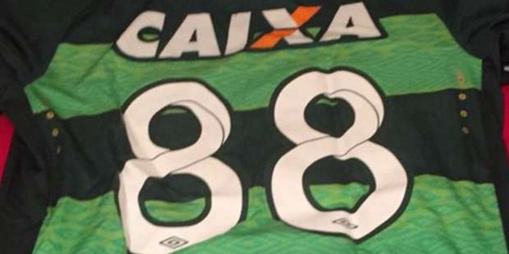 Mancuello devolvi&oacute; a la familia de Cleber Santana una de sus camisetas